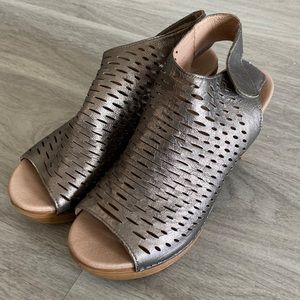 NWOT Dansko Metallic Heels (9.5/10)
